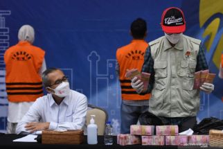 KPK Perpanjang Penahanan Bupati Probolinggo Nonaktif dan Suami - JPNN.com Jatim