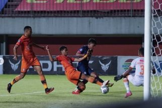 Pelatih Persib Bandung: Arema FC Sering Menang Lewat Gol-Gol Telat - JPNN.com Jatim