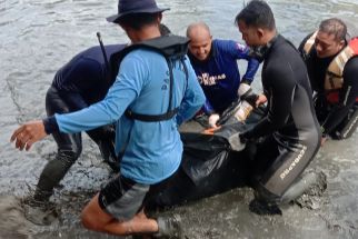  Jasad Remaja 16 Tahun yang Tenggelam di Sungai Kalimas Ditemukan - JPNN.com Jatim