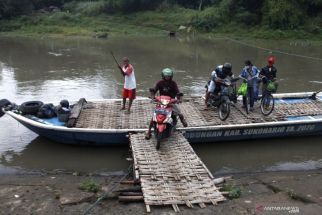 Perahu Tenggelam di Sungai Bengawan Solo, Puluhan Orang dalam Pencarian - JPNN.com Jatim