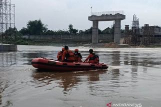 Pencarian Korban Hilang Perahu Terbalik di Bojonegoro Terkendala Arus Deras - JPNN.com Jatim