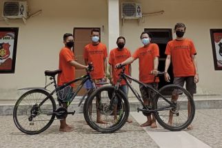 Komplotan Pencuri Sepeda Bermerek Diringkus, Lihat Posenya - JPNN.com Jatim