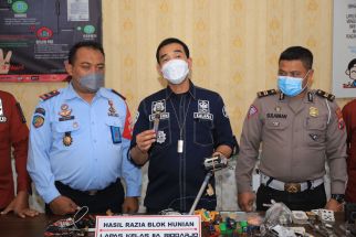 Razia Lapas Kelas II A Sidoarjo, Kompor Hingga Instalasi Listrik Ilegal Disita - JPNN.com Jatim