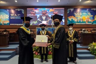 Ignasius Jonan Dapat Gelar Honoris Causa dari Unair  - JPNN.com Jatim