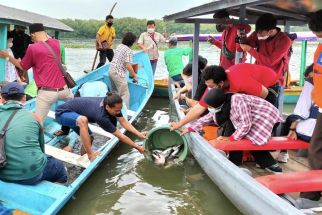 Tradisi Fang Sheng, Young Buddhist Lepas Ribuan Satwa di Wisata Mangrove - JPNN.com Jatim