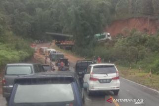 Hujan Lebat Picu Longsor Ruas Jalan Negara Labuan Bajo-Ruteng NTT, Pengendara Tolong Hati-hati - JPNN.com Bali