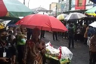 Pedagang Pasar Wonosobo Histeris Lihat Jokowi dan Ganjar - JPNN.com Jateng