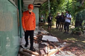 SDN Joyontakan 59 Solo Atapnya Ambrol Gegara Rayap, Kegiatan PTM Memprihatinkan - JPNN.com Jateng
