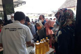 Warga Kediri Buruan, Minyak Goreng dan Bahan Pokok Dijual Murah di Sini - JPNN.com Jatim