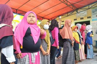 Keceriaan Anak-Anak Korban Erupsi Gunung Semeru Saat Belajar di Tenda Darurat - JPNN.com Jatim