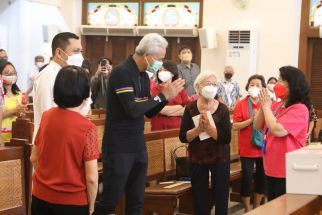 Sambil Gowes, Ganjar Sambangi 3 Gereja - JPNN.com Jateng