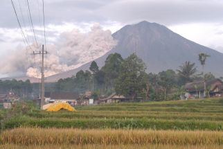 Gunung Semeru Masih Luncurkan Awan Panas Guguran, Berikut Catatannya - JPNN.com Jatim