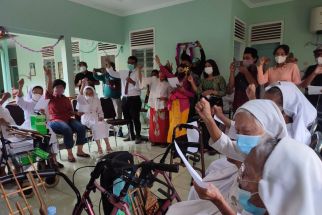 Suster Ini Merinding dan Terharu: Baru Kali Ini Saya Mendapat Ucapan Selamat Natal Secara Langsung - JPNN.com Jateng