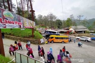 The Lawu Park Diserbu Ribuan Wisatawan, Suguhan Taman Salju Tetap Jadi Andalan - JPNN.com Jateng