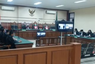 Merasa Janggal dengan Permintaan Jaksa, Ari Pertanyakan Dalang di Balik Perkara Bupati Novi  - JPNN.com Jatim