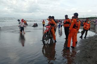 Lagi, Dua Wisatawan Mengeyel Terseret Ombak di Pantai Parangtritis, Begini Nasibnya - JPNN.com Jogja