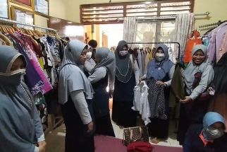 Jauh-Jauh, Ibu Dharma Wanita Kabupaten Sumenep Datangi UMKM di Surabaya, Cari Inspirasi - JPNN.com Jatim
