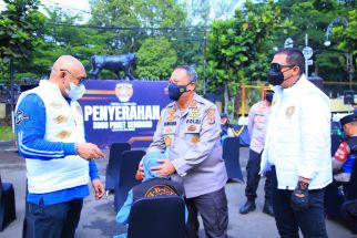 RGOG Indonesia Bagikan Ribuan Paket Sembako untuk Masyarakat Terdampak Covid-19 - JPNN.com Jabar