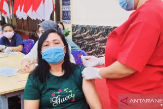 Interaksi dengan Banyak Orang, Wartawan di NTT Vaksin Booster - JPNN.com Bali