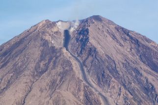 Gunung Semeru Bentuk Kubah Lava Baru, Lebih Besar dan Berbahaya - JPNN.com Jatim