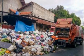 Sampah di Yogyakarta Menumpuk Karena TPA Piyungan Tutup, Hampir Luber ke Jalan - JPNN.com Jogja