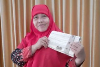Wow! Mahasiswa UNY Ciptakan Dompet Anti Maling dari Limbah Gedebok - JPNN.com Jogja