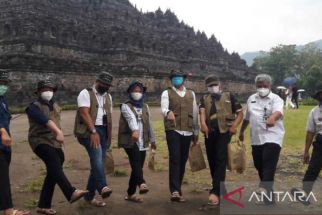 Upanat, Sandal Khusus Kala Berkunjung ke Candi Borobudur - JPNN.com Jateng
