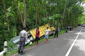 Manut Google Maps Saat Menanjak, Truk di Kulon Progo Ini Meluncur ke Jurang - JPNN.com Jogja