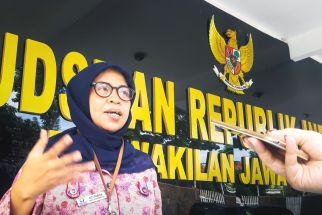 Sekolah Negeri di Jateng Jual Seragam, Ombudsman: Bisa Dipidana - JPNN.com Jateng