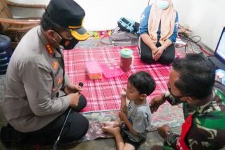 Bocah Sidoarjo yang Berkelainan Usus di Luar Tubuh Akhirnya Dapat Penanganan Medis - JPNN.com Jatim