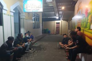 Perwakilan Bonek Surabaya Datang ke Lumajang, Jenguk Korban Pembacokan Oknum Suporter - JPNN.com Jatim