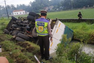 Truk di Kulon Progo Oleng dan Masuk Saluran Irigasi, Begini Kondisi Sopir - JPNN.com Jogja