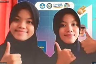 Naura dan Nabila, Si Kembar Asal Kalimantan yang Raih Golden Ticket Unair 2022 - JPNN.com Jatim