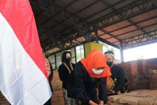 Kemah di IKN Bareng Jokowi, Gubernur Khofifah Bawa Tanah dan Air 'Majapahit' - JPNN.com Jatim