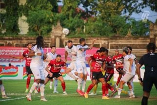 Arema FC Dirugikan Saat Melawan Bali United, Perjalanan Makin Terjal, Bisakah Juara? - JPNN.com Jatim