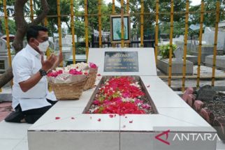 Pak Moeldoko Ziarah ke Makam Bung Tomo Menjelang Ramadan, Ada Pesan Penting - JPNN.com Jatim