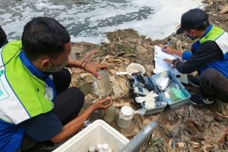 Memasuki Musim Kemarau, Sungai Cileungsi Kembali Mengeluarkan Bau Busuk - JPNN.com Jabar