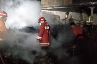 Gudang Batu Gamping di Sumbermanjing Malang Terbakar, Merugi Ratusan Juta - JPNN.com Jatim