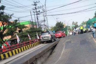 Jembatan Lamongan Ambles, Pengendara Diarahkan Lewat 2 Jalur Berikut - JPNN.com Jatim