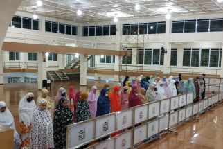 Puluhan Jemaah Muhammadiyah di Bandung Menjalani Salat Tarawih - JPNN.com Jabar