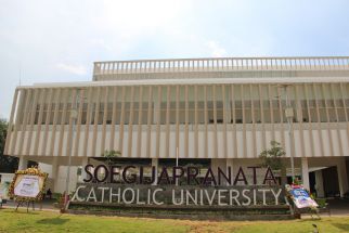 Gedung Baru Unika di BSB City Buat Mahasiswi Ini Terperangah: Keren Banget! - JPNN.com Jateng