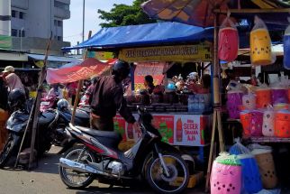 Pasar Johar Dipenuhi Pedagang Kurma Dadakan, Omzetnya Bikin Tergiur - JPNN.com Jateng