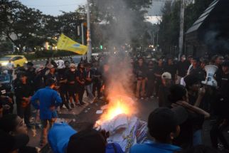 Sore Membara di Gubernuran, Demo Mahasiswa Semarang, Buntu! - JPNN.com Jateng