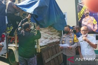 Dapat Info dari Masyarakat, 2 Truk di Sampang Langsung Dibongkar Muatannya, Isinya Ternyata - JPNN.com Jatim