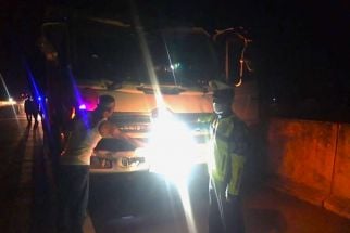 Truk Boks Tabrak Kendaraan Muatan Ekskavator di Tol Madiun-Ngawi, Ringsek - JPNN.com Jatim