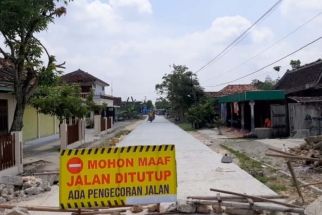 Bukan Main, Crazy Rich Grobogan Gelontorkan Dana Rp 2,8 Miliar Bangun Jalan Beton di Desa - JPNN.com Sumut