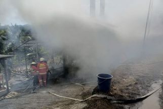 Kebakaran di 2 Lokasi, Waktunya Mepet, Damkar Tulungagung Pilih ke Sini - JPNN.com Jatim