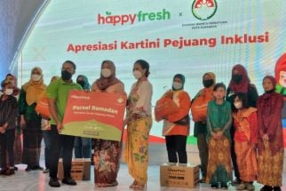 Apresasi Kartini Modern, Guru Sekolah Inklusi dan Penyapu Jalanan Dapat Hadiah - JPNN.com Jatim