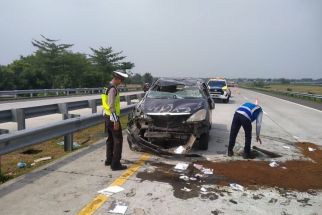 Toyota Yaris Tabrak Innova Berpenumpang 6 Orang di Tol Nganjuk-Caruban, Begini Kondisinya - JPNN.com Jatim