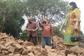 Sambangi Eks Tembok Keraton Kartasura yang Dijebol, PB XIII Hanya Diam di Mobil - JPNN.com Jateng